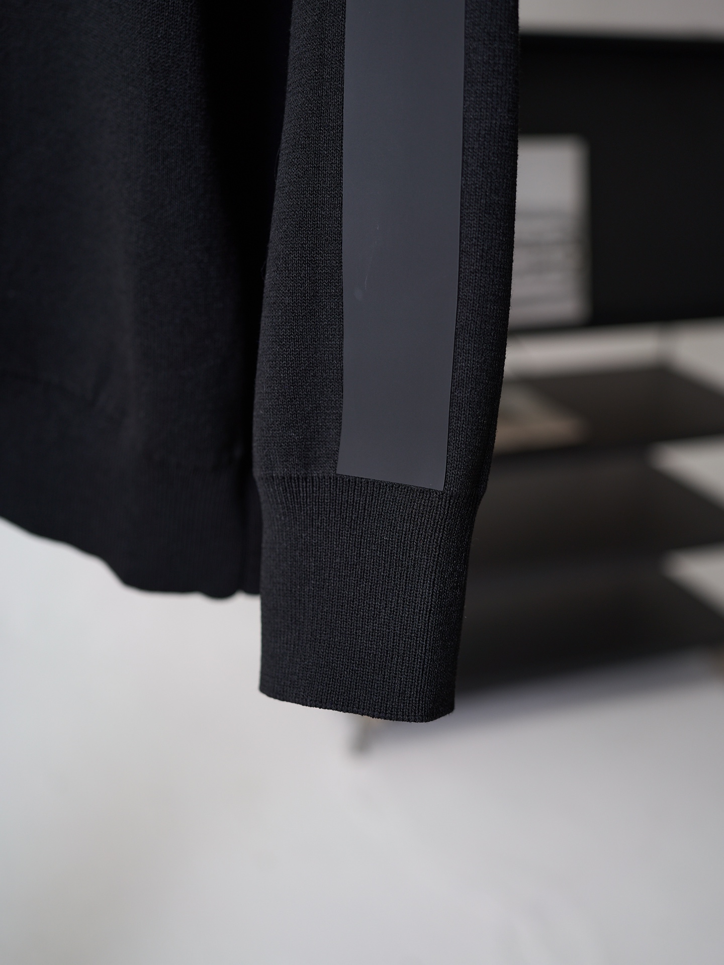아크네(Acne studios) 실리콘 엠보 레더 집업 니트 가디건 의류