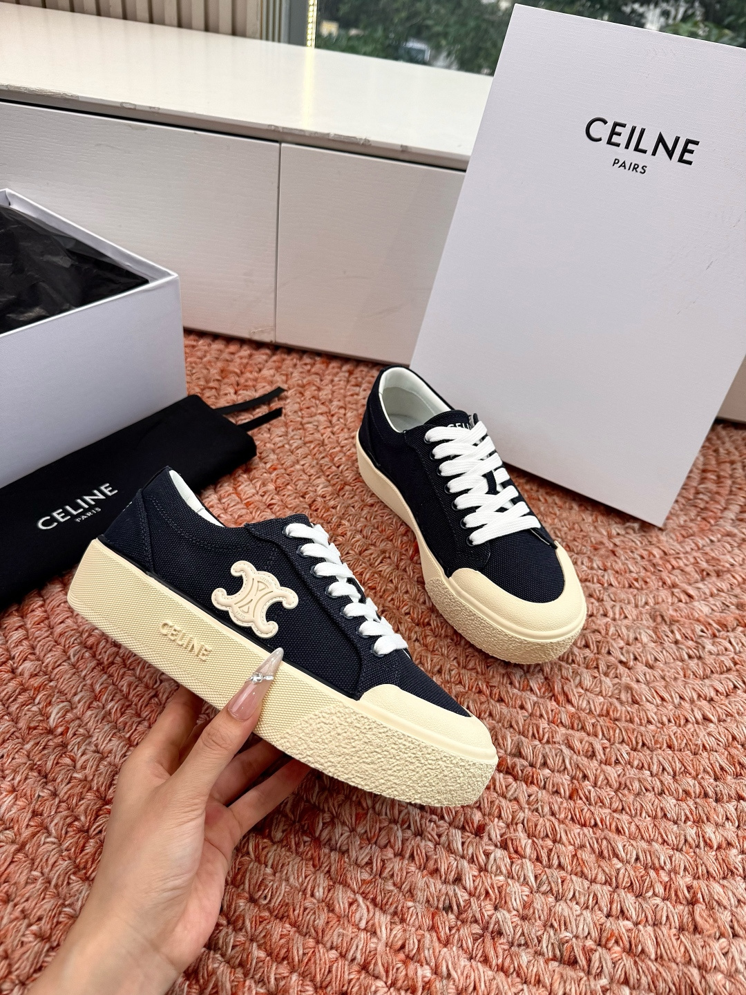 셀린느(CELINE) 트리오페 로고 플랫폼 캔버스 스니커즈 신발