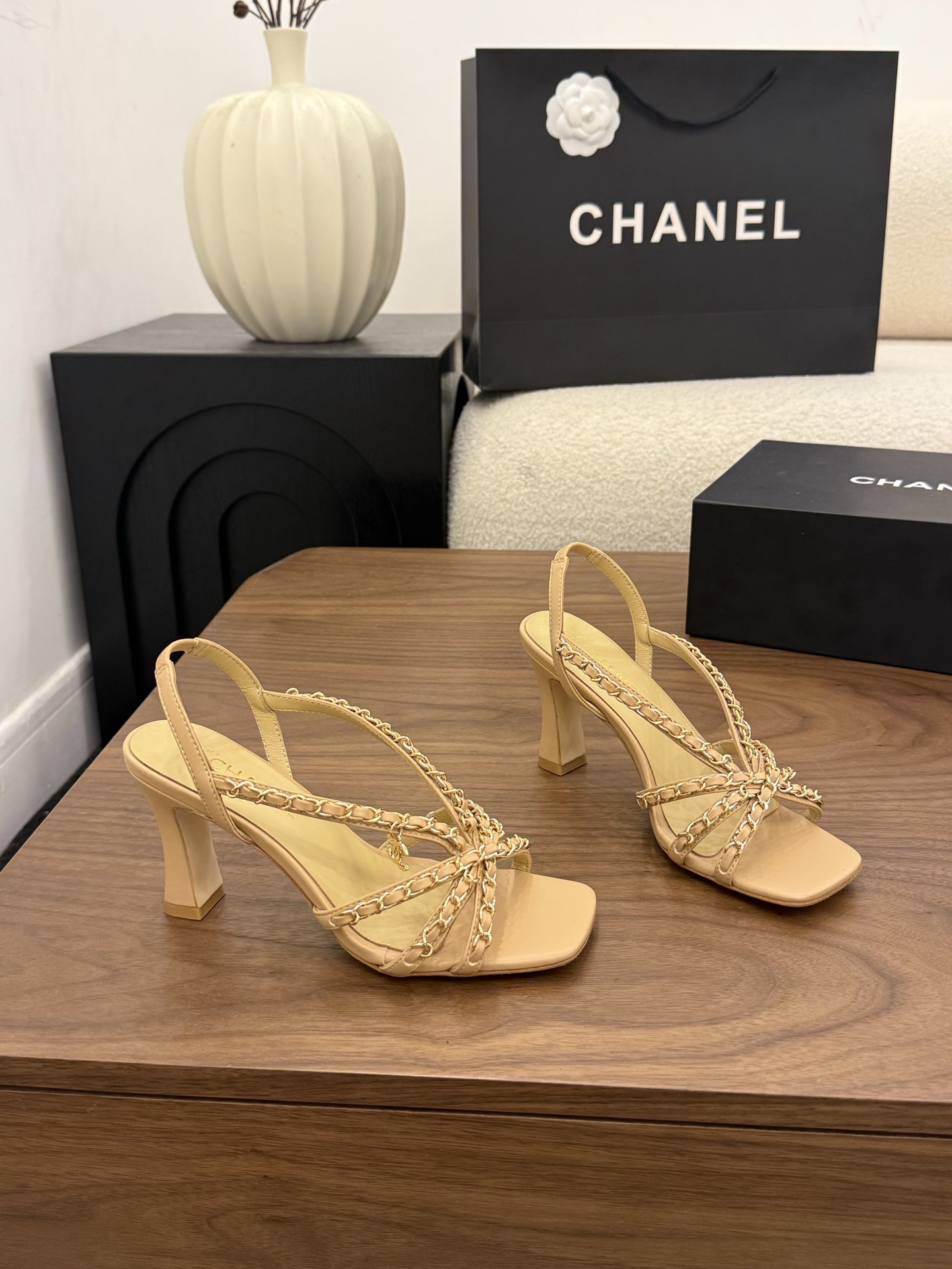 샤넬(CHANEL) 체인 스트랩 하이힐 샌들 신발