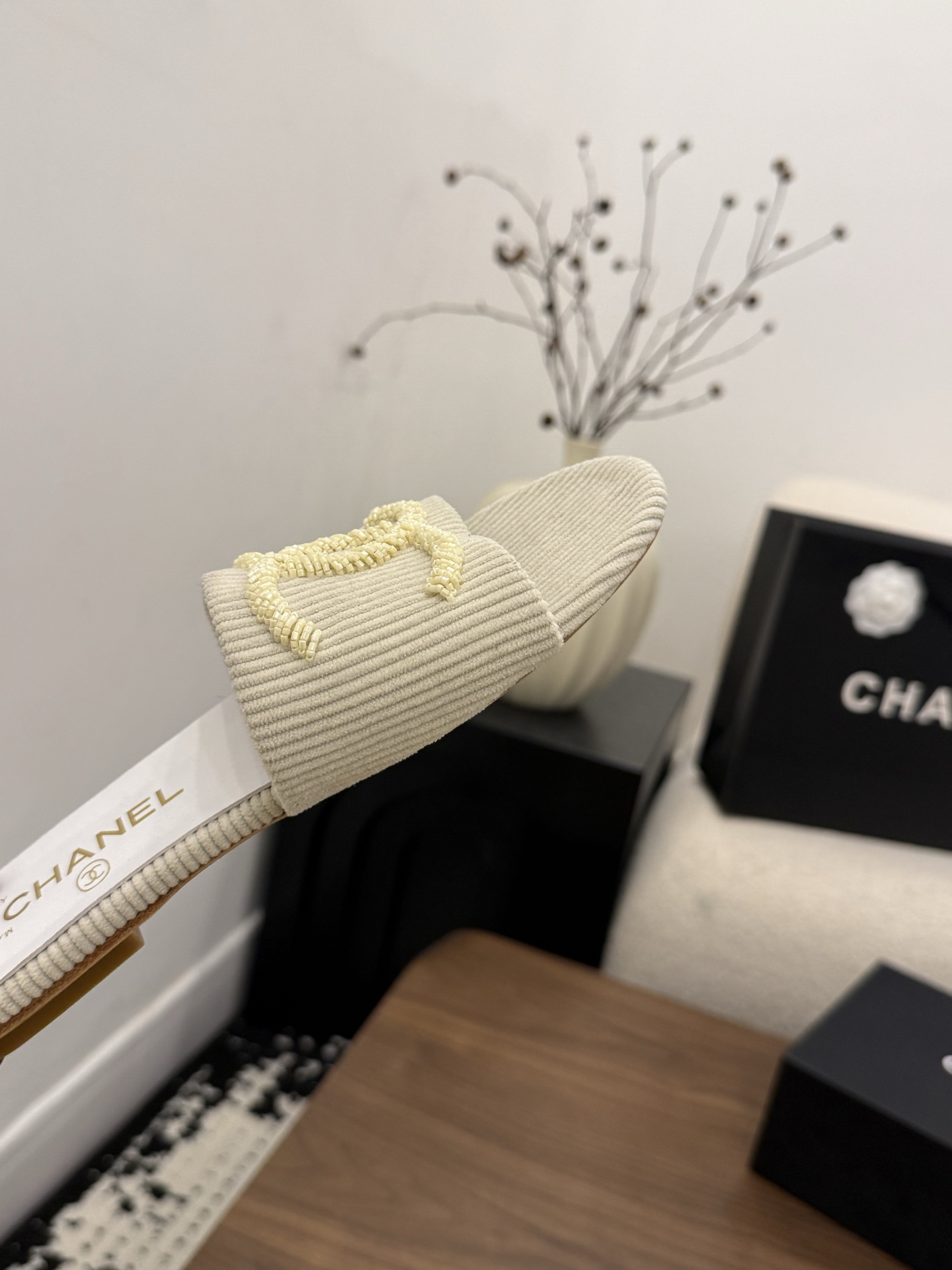 샤넬(CHANEL) 로고 스트라이프 플랫 슬리퍼 신발