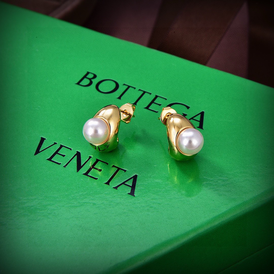 보테가베네타(BOTTEGA VENETA) 골드 펄 귀걸이 악세사리