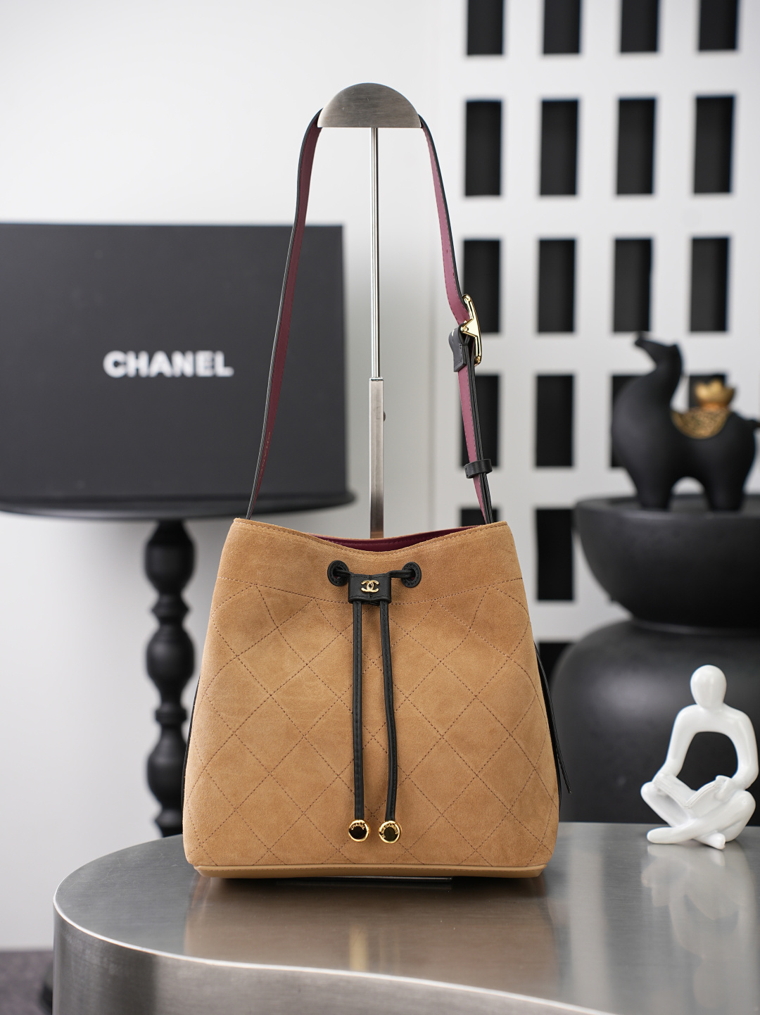 CHANEL 샤넬 26B 스웨이드 버킷백 (라지) 가방 / 6584