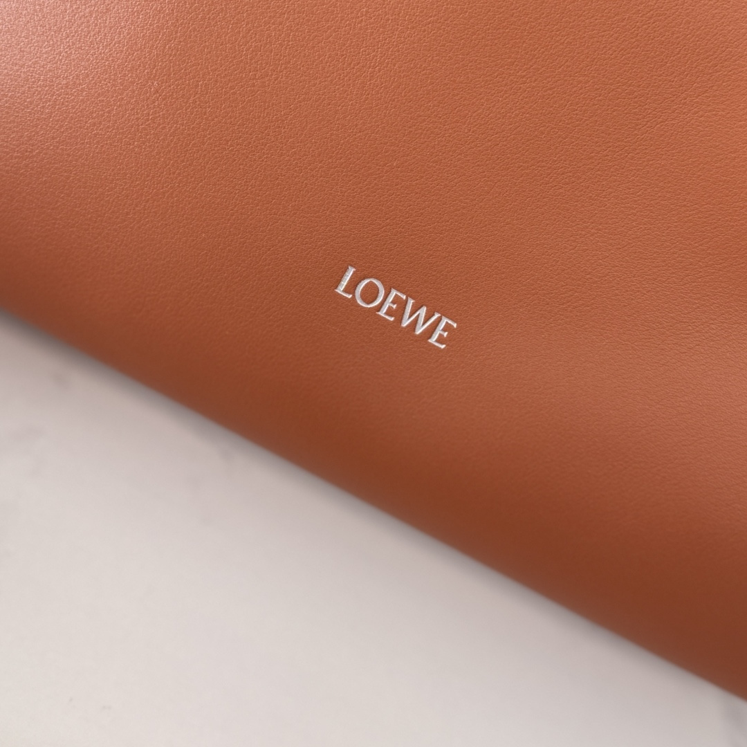LOEWE 로에베 Flamenco 플라멩코 나파 카프스킨 숄더/클러치백 (미디엄) 가방 / 262386