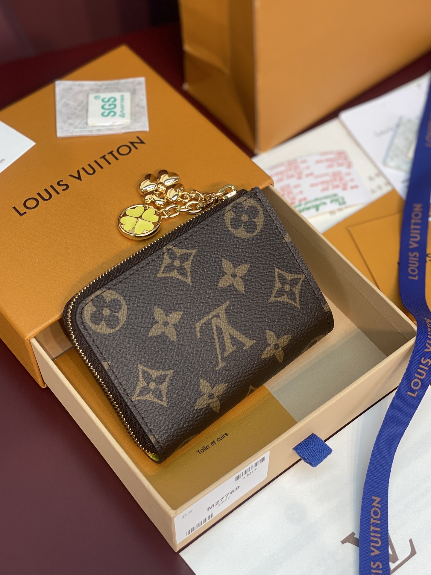 [Louis Vuitton] LV 루이비통 모노그램 Noa 노아 지퍼 코인 퍼스 (레몬 옐로우) 지갑