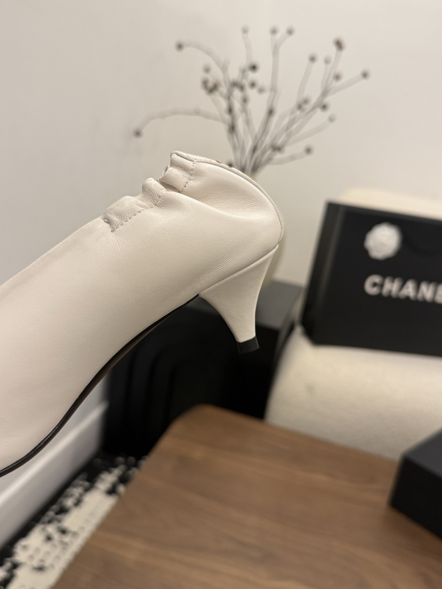 샤넬(CHANEL) 주름 디테일 스틸레토 펌프스 신발