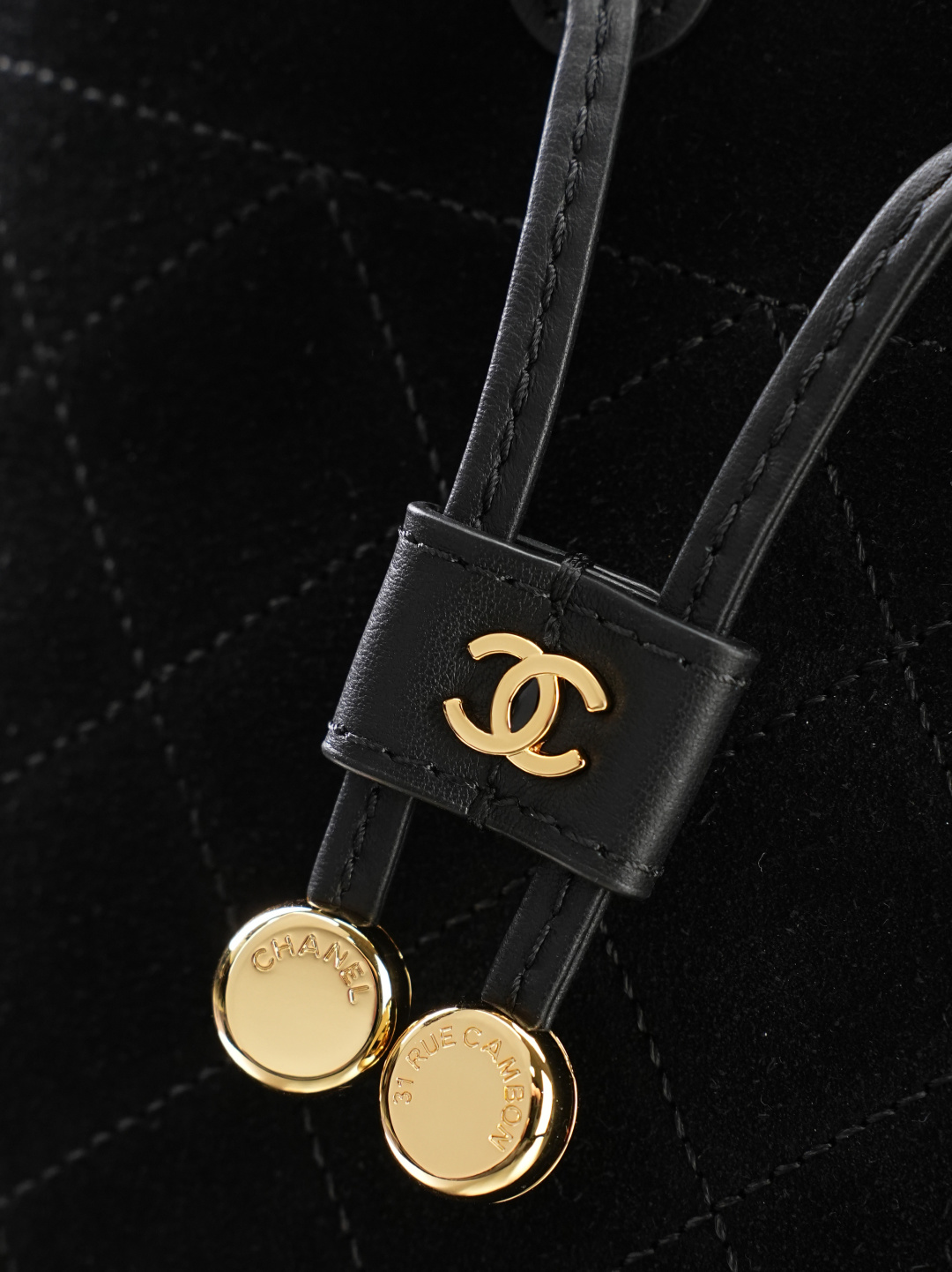 CHANEL 샤넬 26B스웨이드 버킷백 (스몰) 가방 / 6537