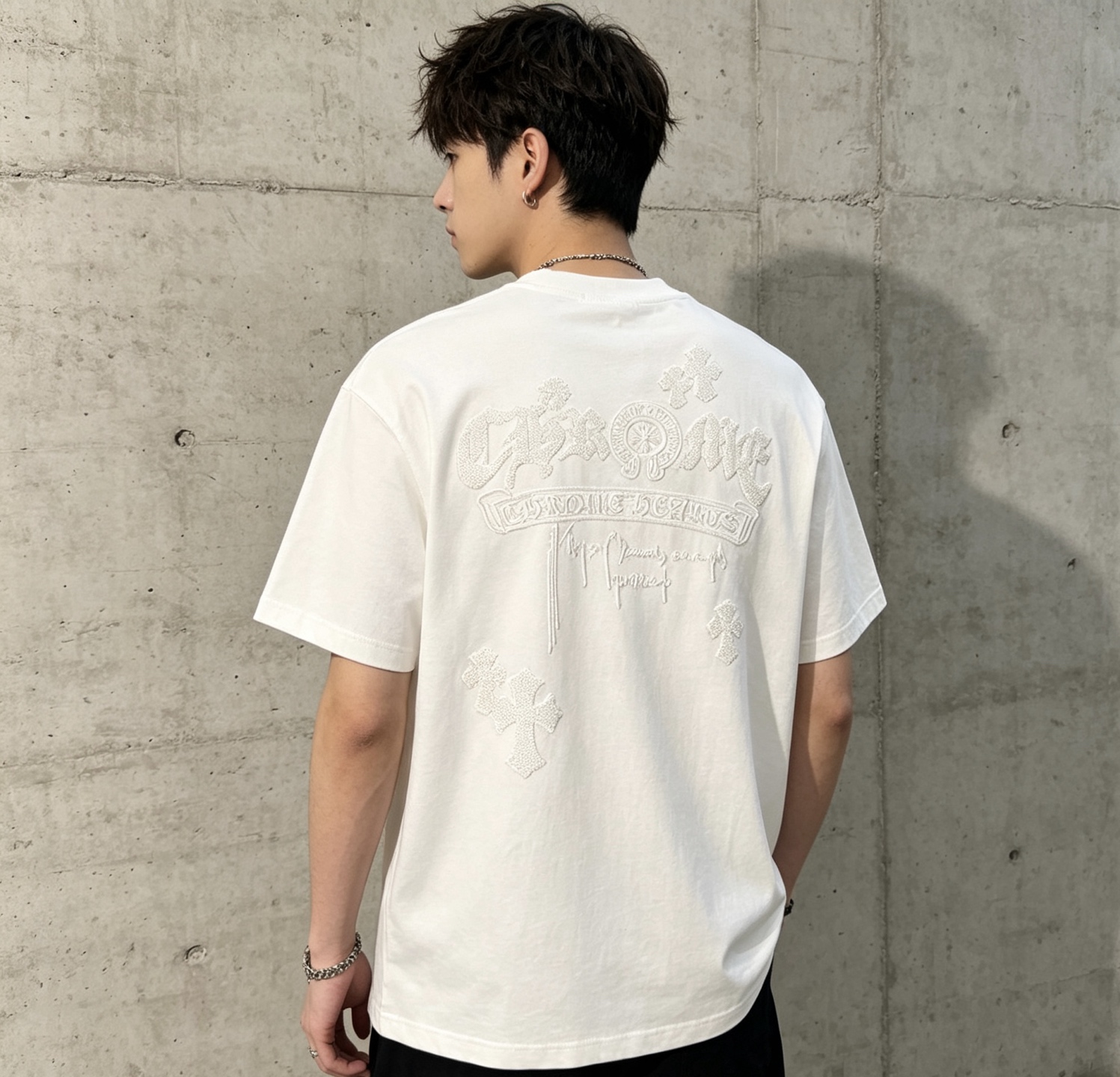 크롬하츠(CHROME HEARTS) 고딕 자수 반팔 티셔츠 의류