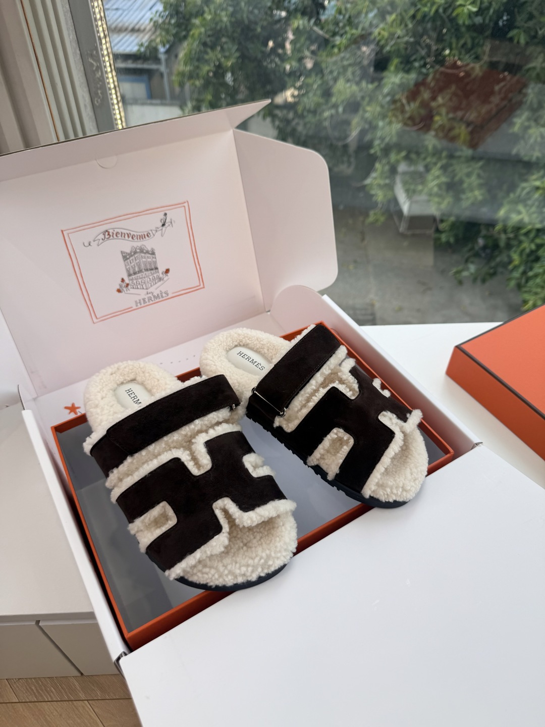 에르메스(HERMES) 시어링 퍼 뮬 슬리퍼 신발