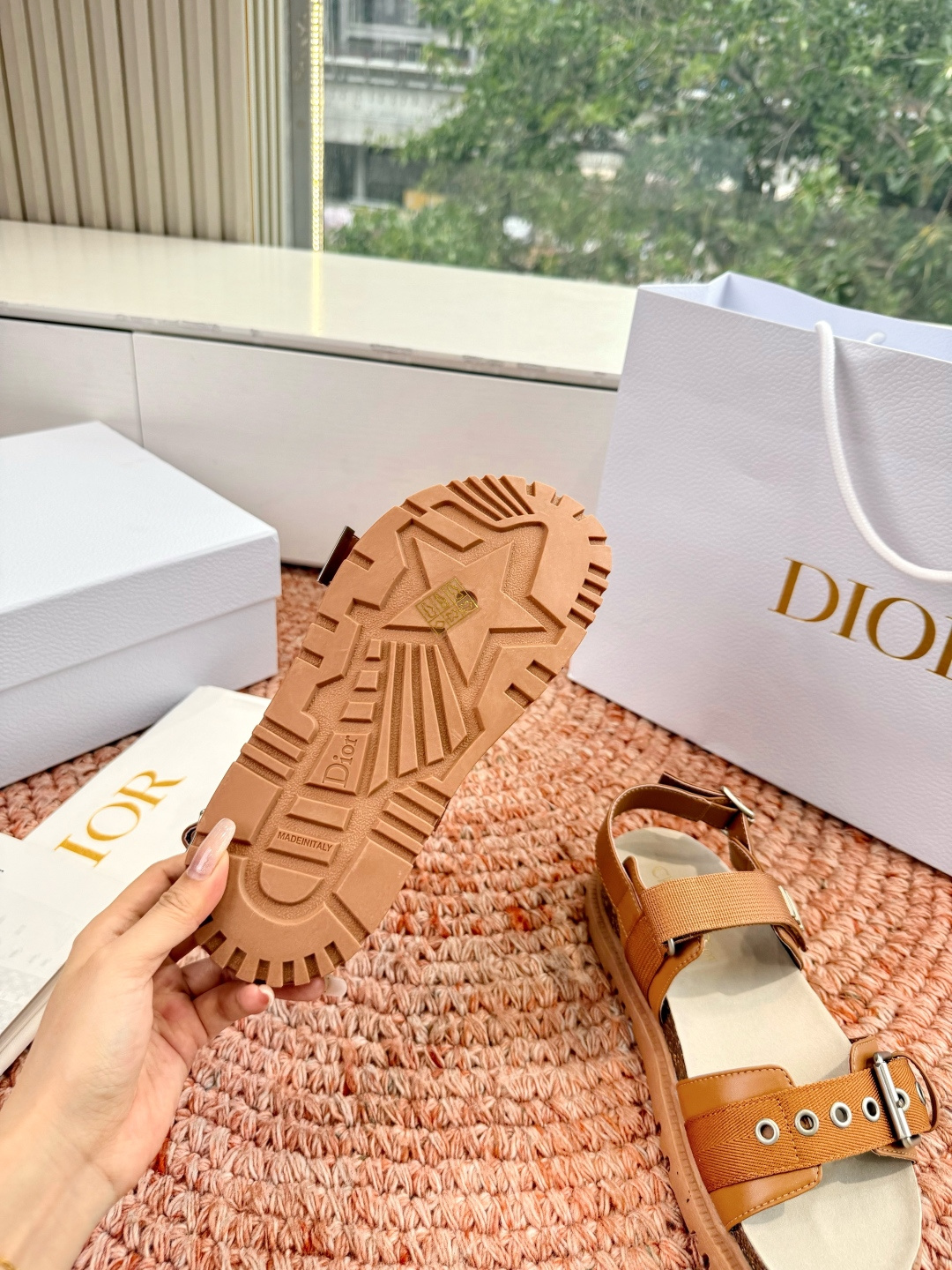 디올(DIOR) CD 버클 샌들 신발