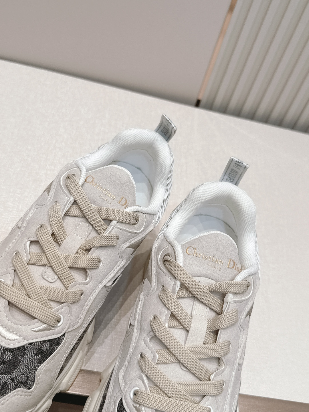 디올(DIOR) 크로노 스니커즈 신발