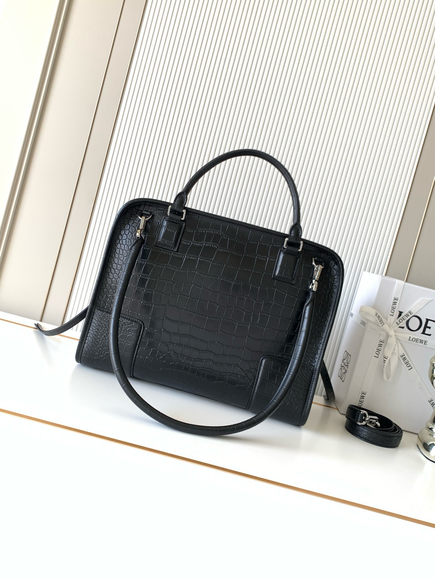 Loewe 로에베 아마조나(Amazona) 180 라지 핸드백 (블랙/크로커다일 패턴) 가방