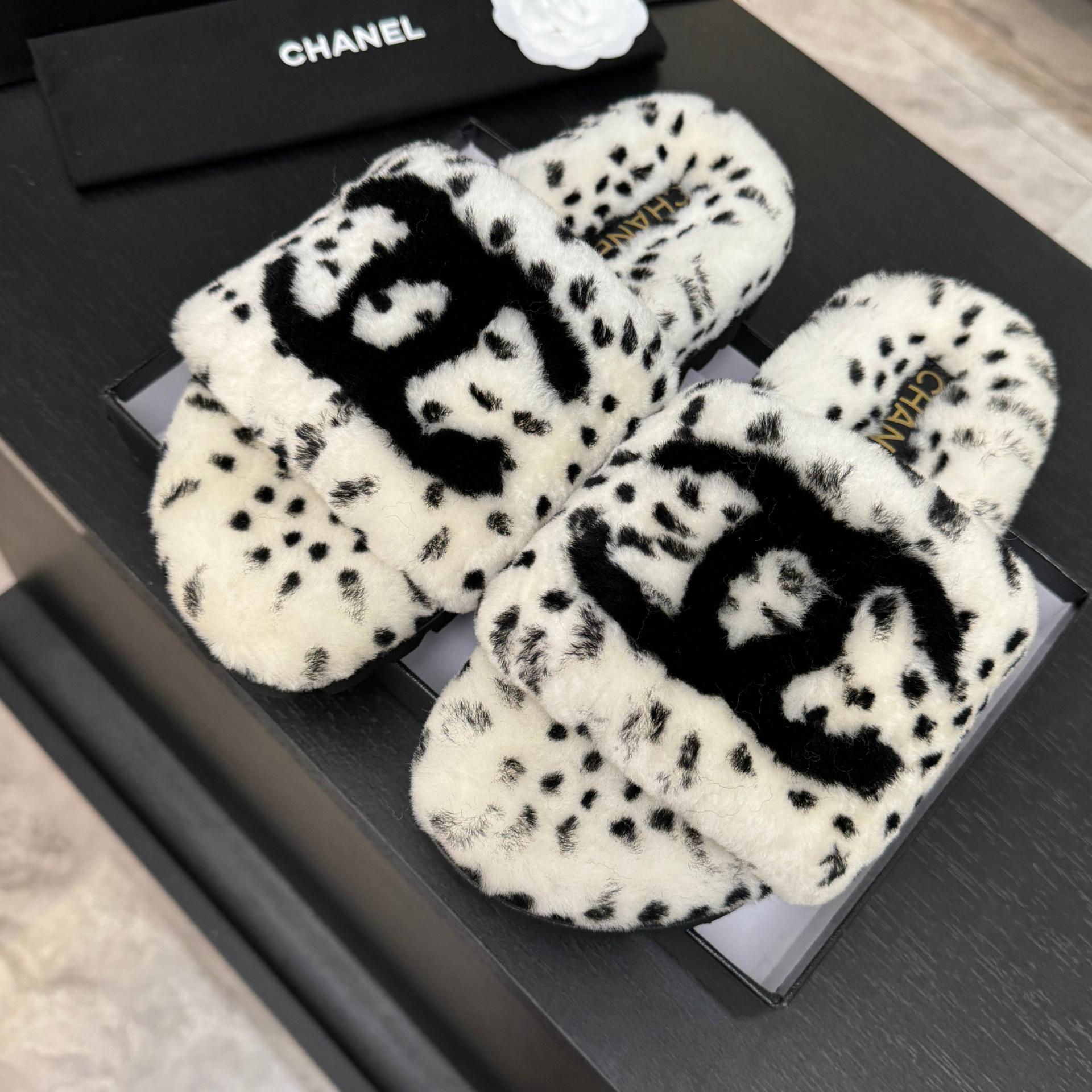 샤넬(CHANEL) 시어링 퍼 슬리퍼 신발