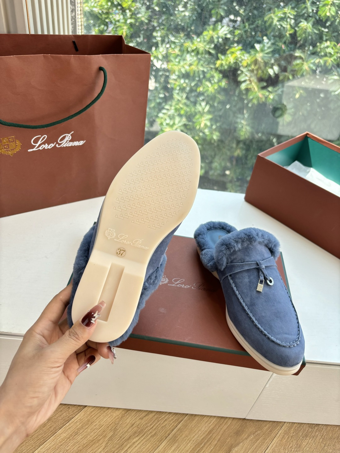 로로피아나(Loro Piana) 커플 퍼 트리밍 스웨이드 뮬 슬리퍼 신발