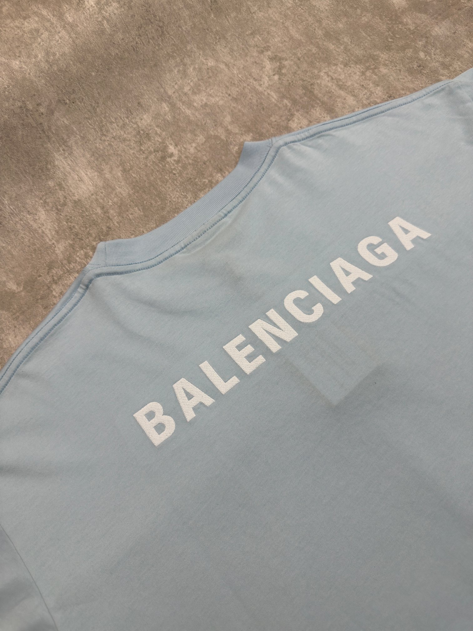 발렌시아가(BALENCIAGA) 레터링 자수 반팔 티셔츠 의류
