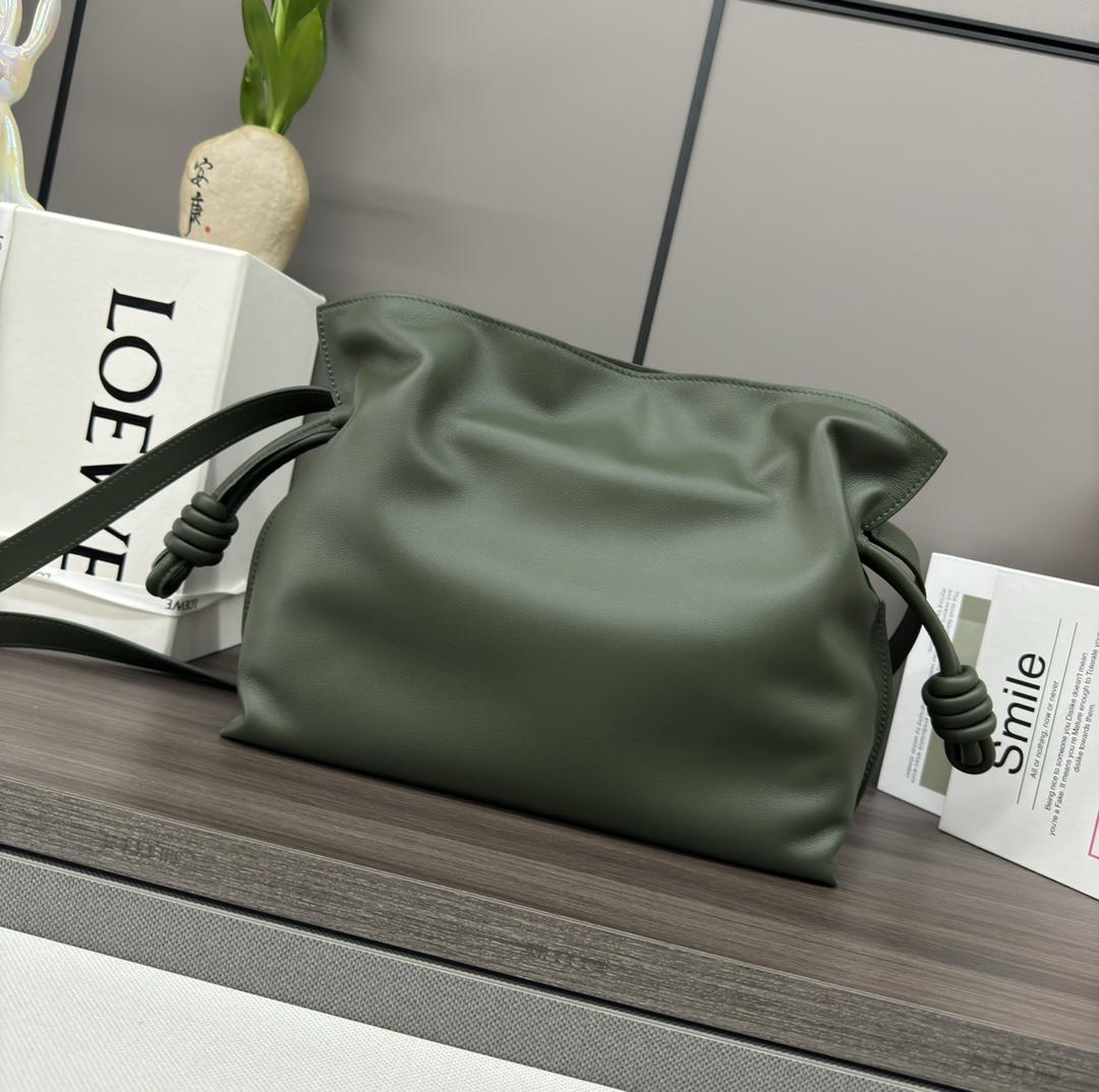 LOEWE 로에베 Flamenco 플라멩코 나파 카프스킨 숄더/클러치백 (미디엄) 가방 / 262386