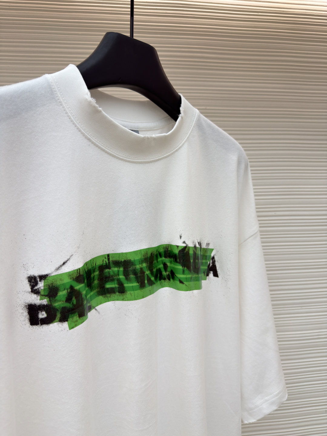 발렌시아가(BALENCIAGA) 레터링 테이프 프린트 티셔츠 상의 의류