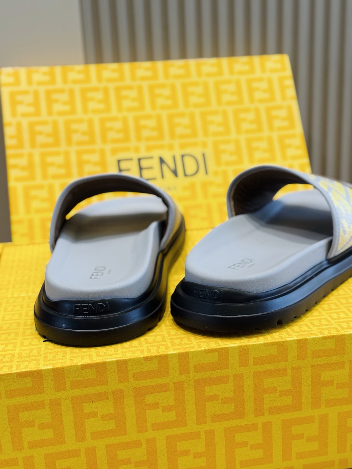 [Fendi] 펜디 맨즈 컬러블록 FF 로고 러버 슬라이드 슬리퍼 신발