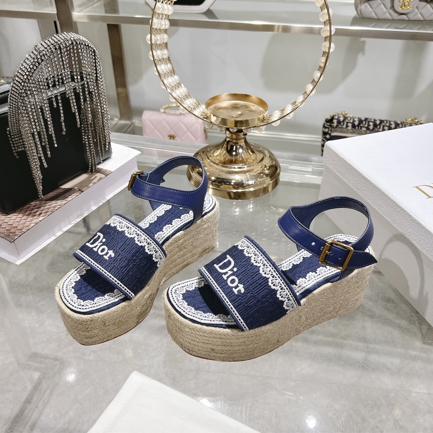 디올(DIOR) Dway 로고 자수 에스파드류 웨지 샌들 신발