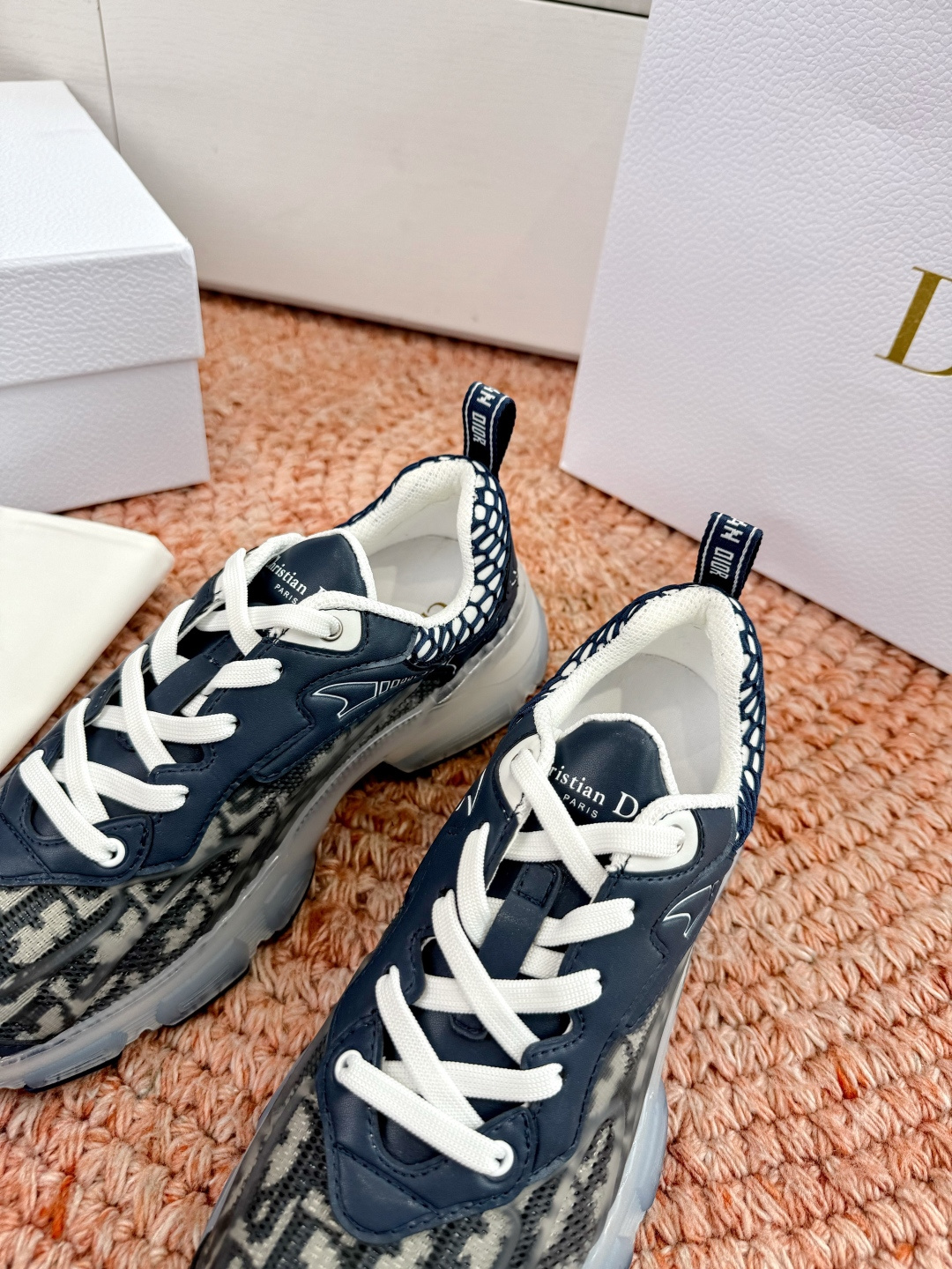 디올(DIOR) CD 로고 스니커즈 신발