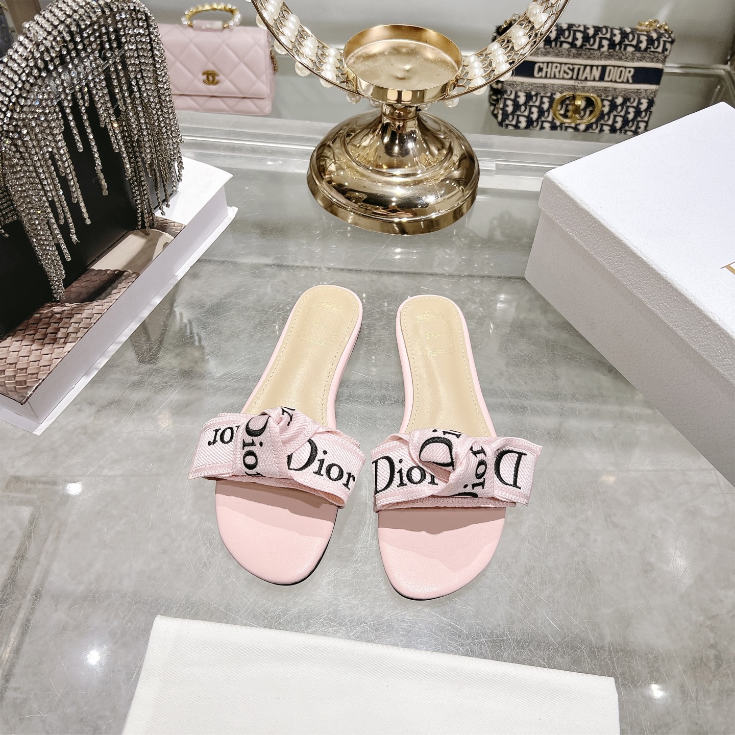 디올(DIOR) 리본 슬라이드 슬리퍼 신발