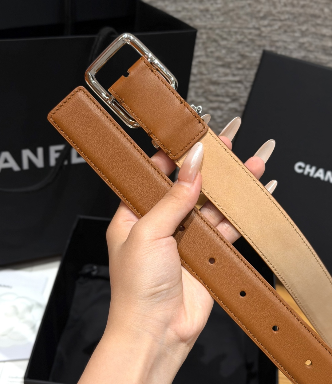 샤넬(CHANEL) 카프스킨 글로시 핀 실버 버클 벨트