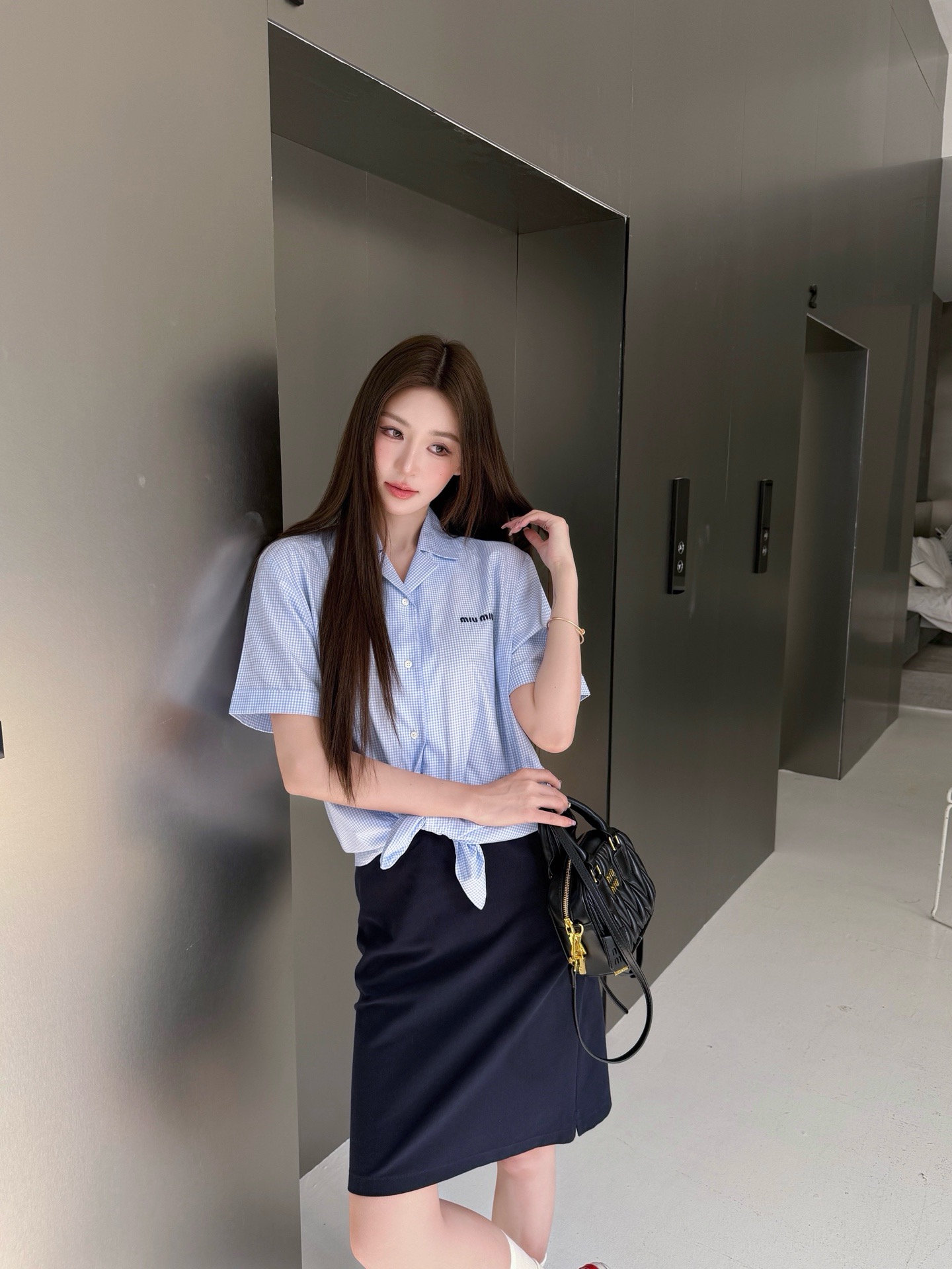 미우미우(MIU MIU) 로고 자수 깅엄 체크 셔츠 상의 의류