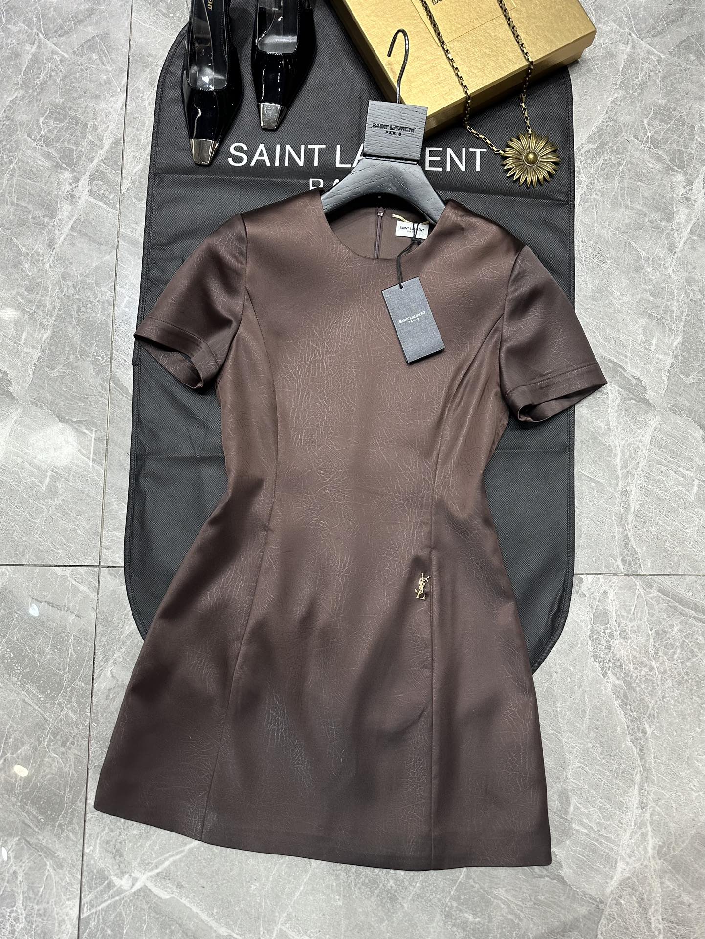 [Saint Laurent] YSL 생로랑 텍스처드 레더 이펙트 A라인 미니 원피스 의류