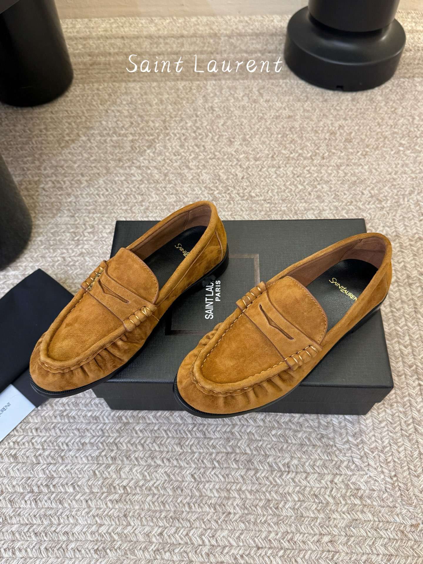 생로랑(SAINT LAURENT) 카프 레더 페니 로퍼 신발