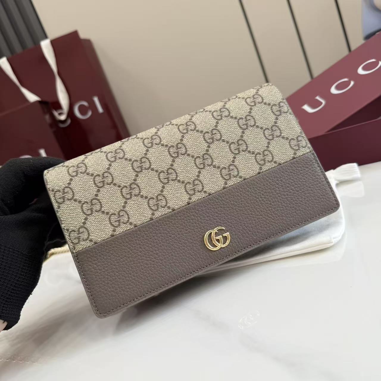 GUCCI 구찌 GG 마몽(GG Marmont) 컬렉션 - 믹스드 소재 체인 월렛 지갑
