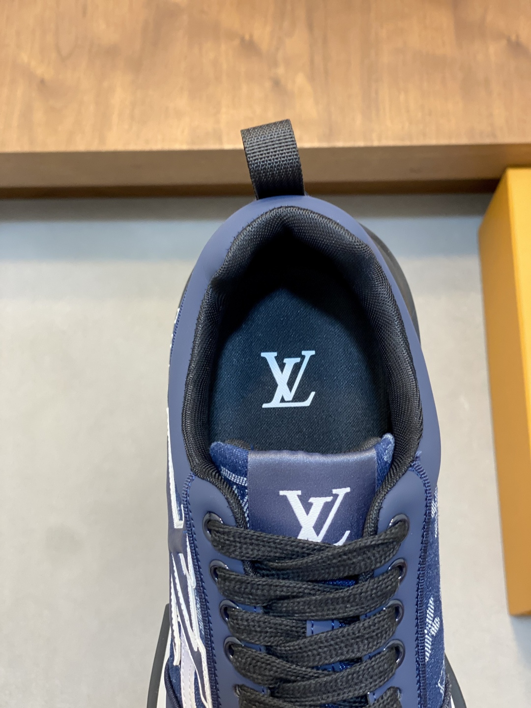 [Louis Vuitton] LV 루이비통 스크립트 로고 LV 트레이너 스니커즈 신발