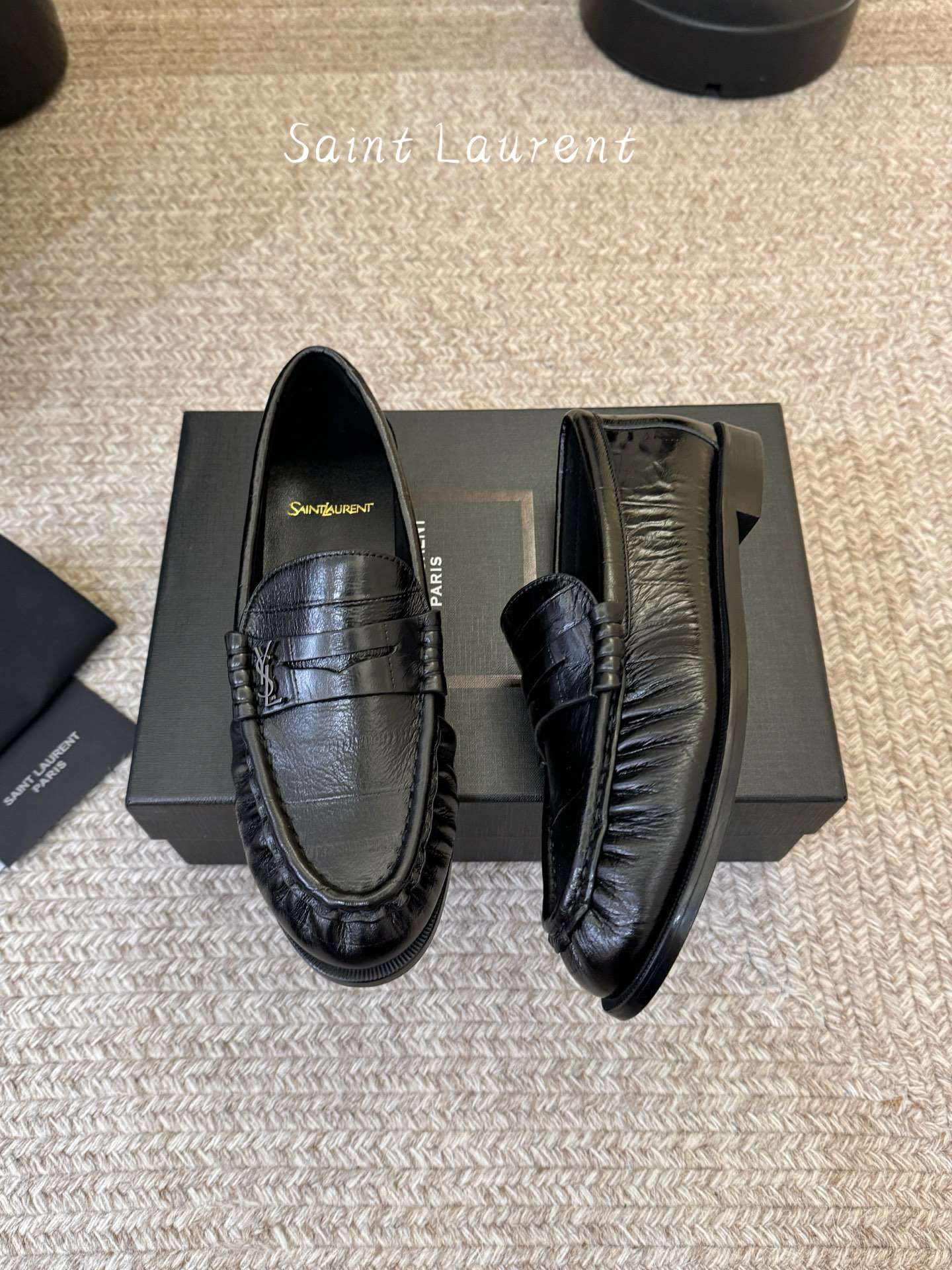 생로랑(SAINT LAURENT) 카프 레더 페니 로퍼 신발