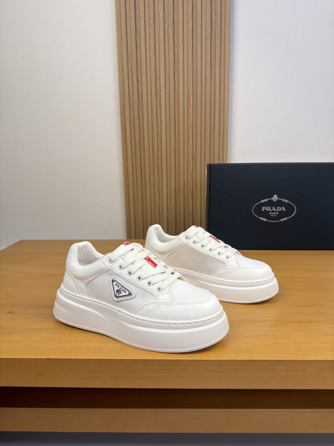 PRADA 프라다 나파 가죽 & 캔버스 스니커즈 신발