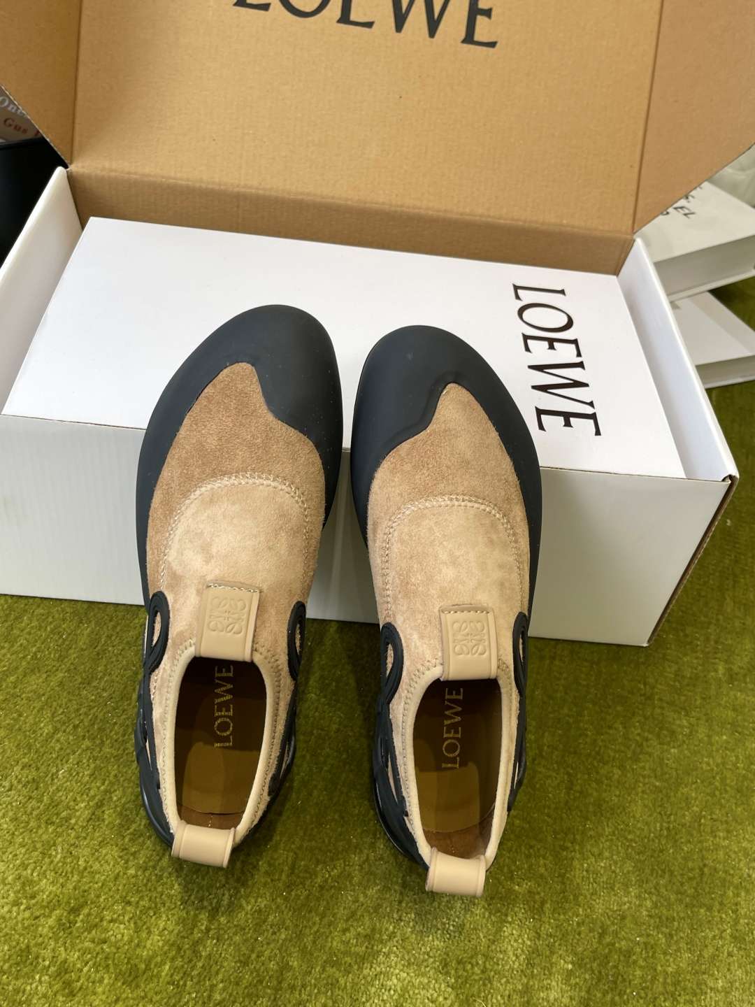 로에베(LOEWE) 스웨이드 러버토 클라이밍 스니커즈 신발