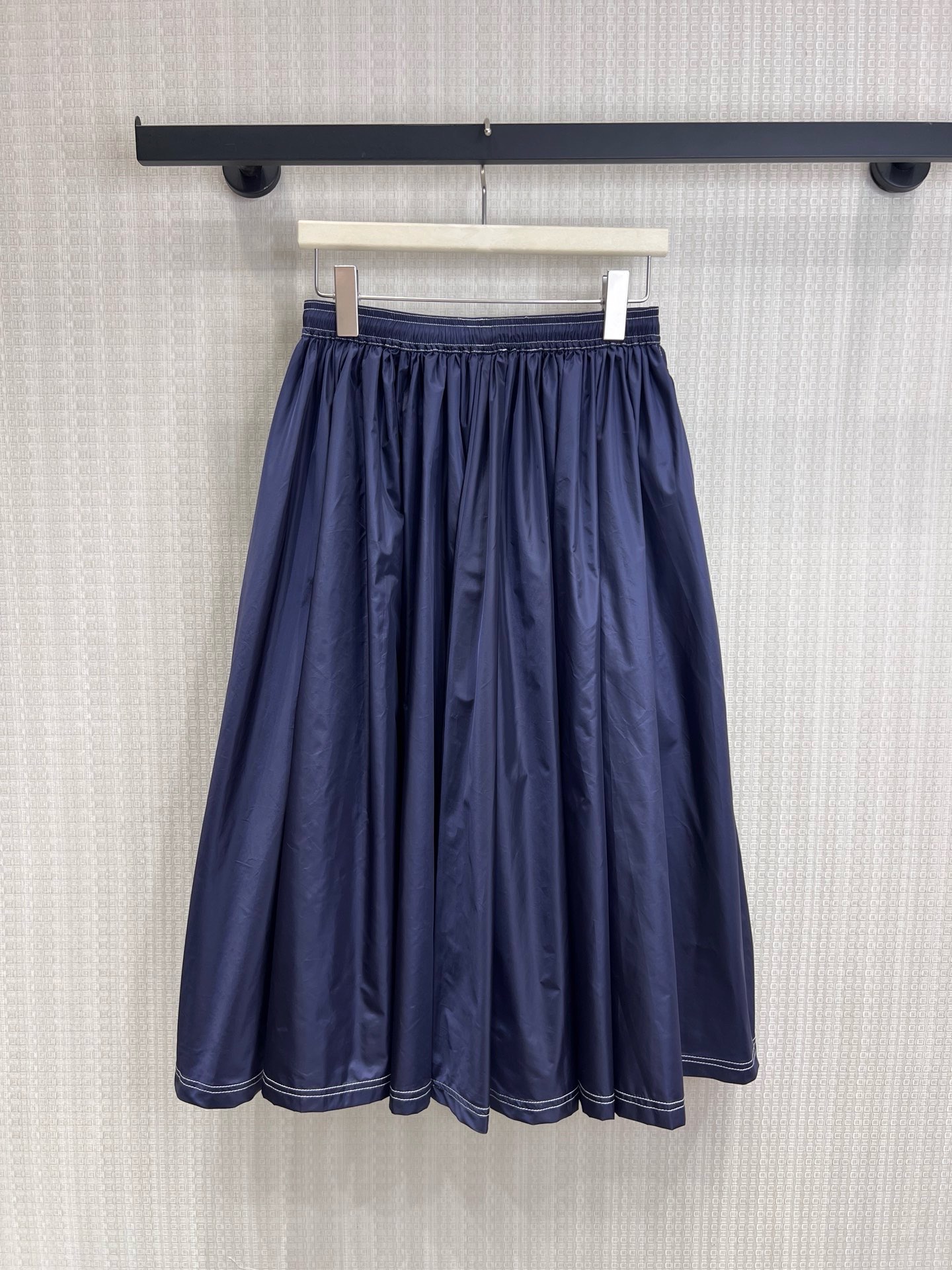 PRADA 프라다 26SS 네이비 콘트라스트 스티치 미디 스커트 치마 의류