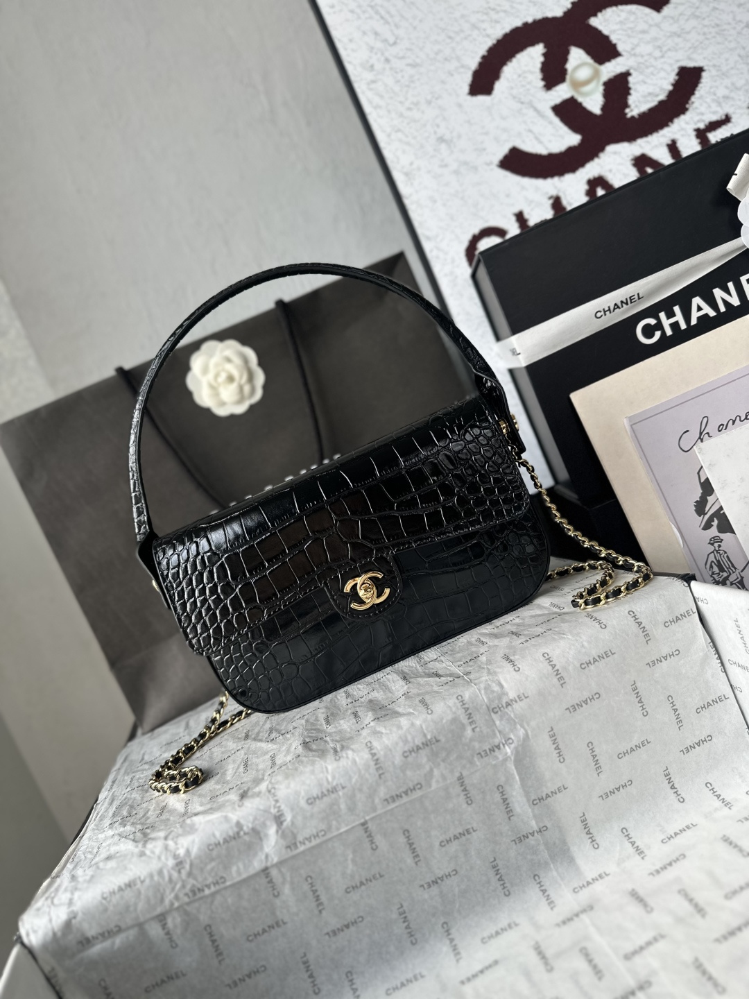 CHANEL 샤넬 26A 크로커다일 엠보스드 탑핸들 플랩백 가방 / AS6425