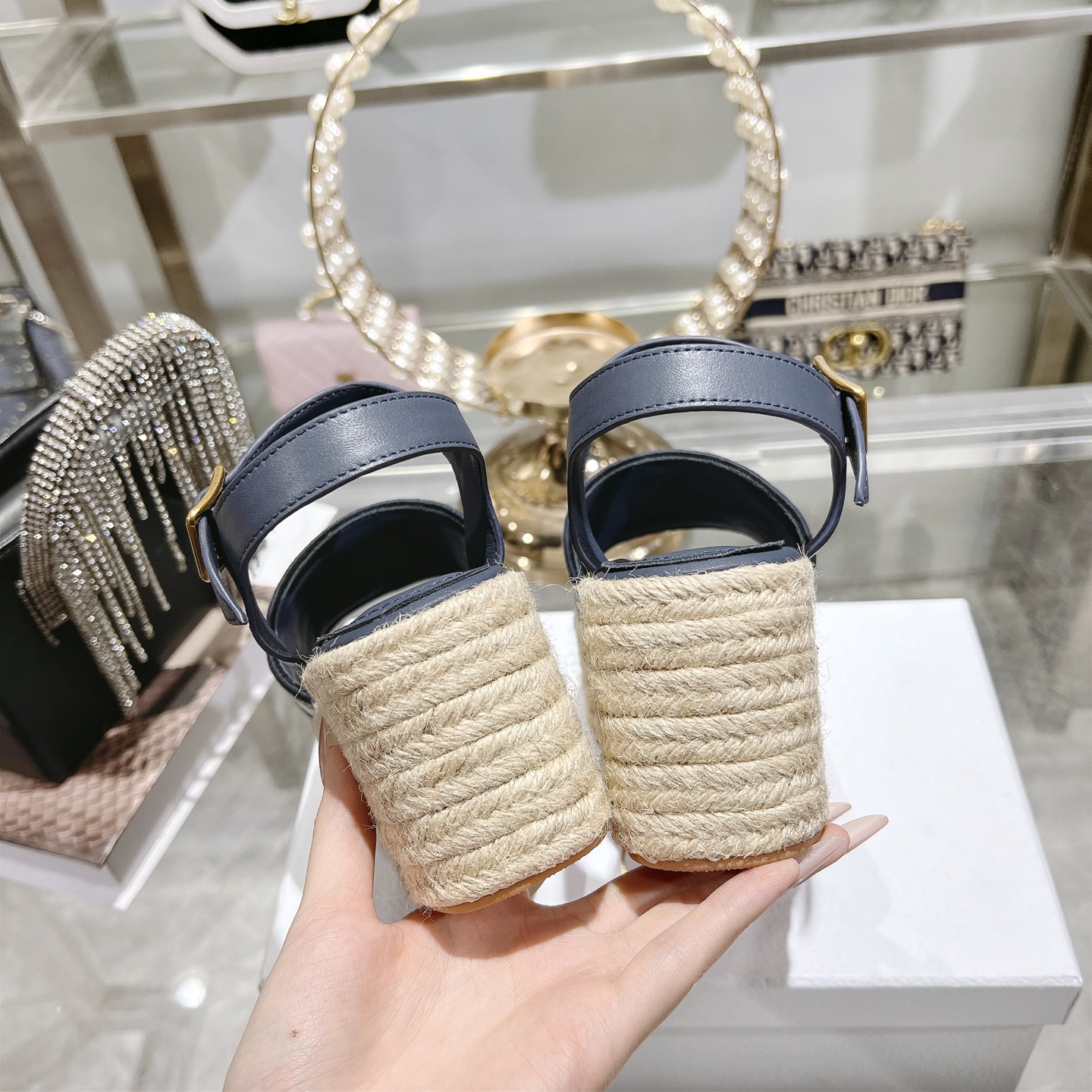 디올(DIOR) Dway 로고 밴드 앵클 스트랩 웨지 샌들 신발