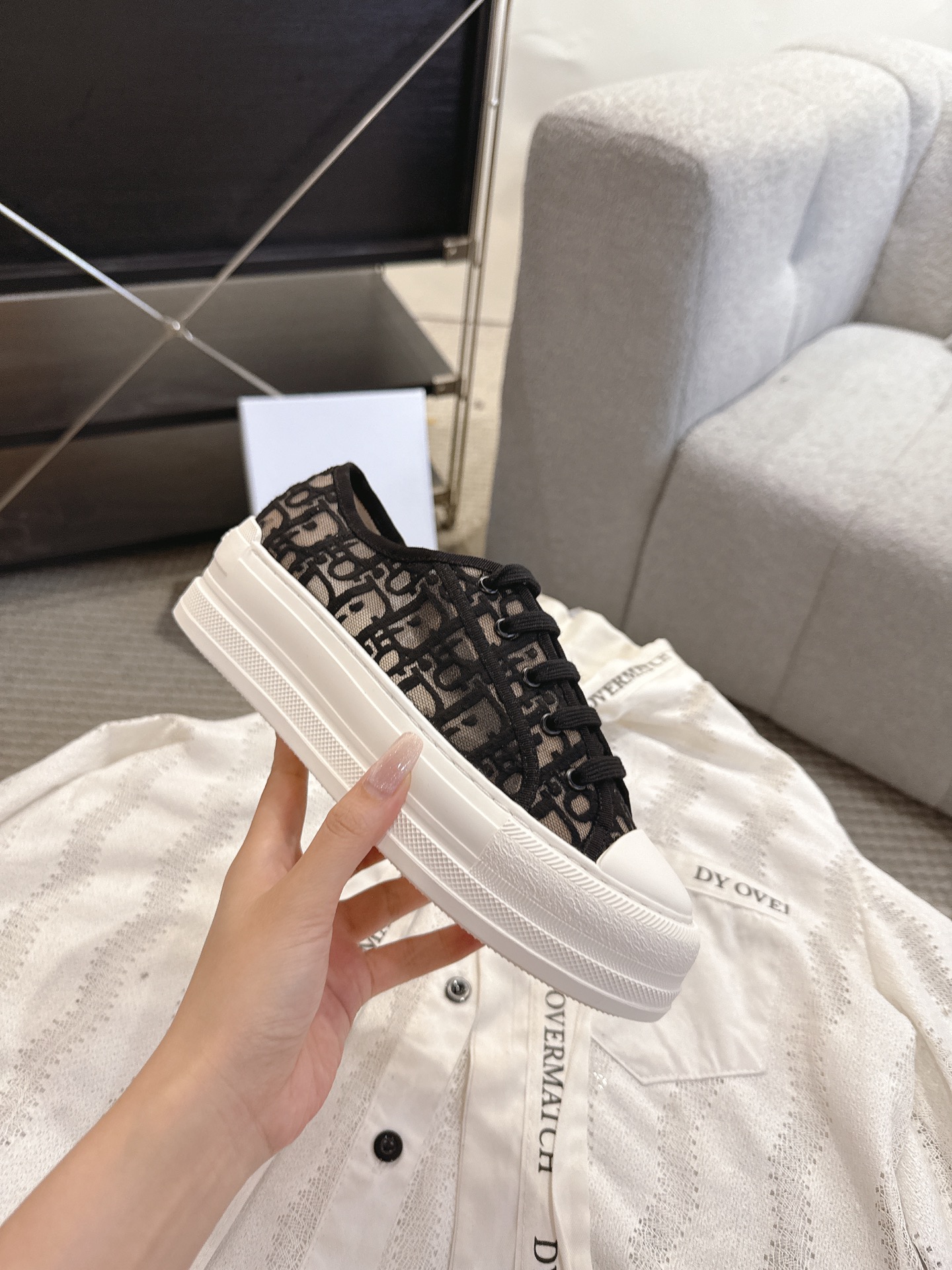 디올(DIOR) 메쉬 자수 레이스업 로우탑 스니커즈 신발