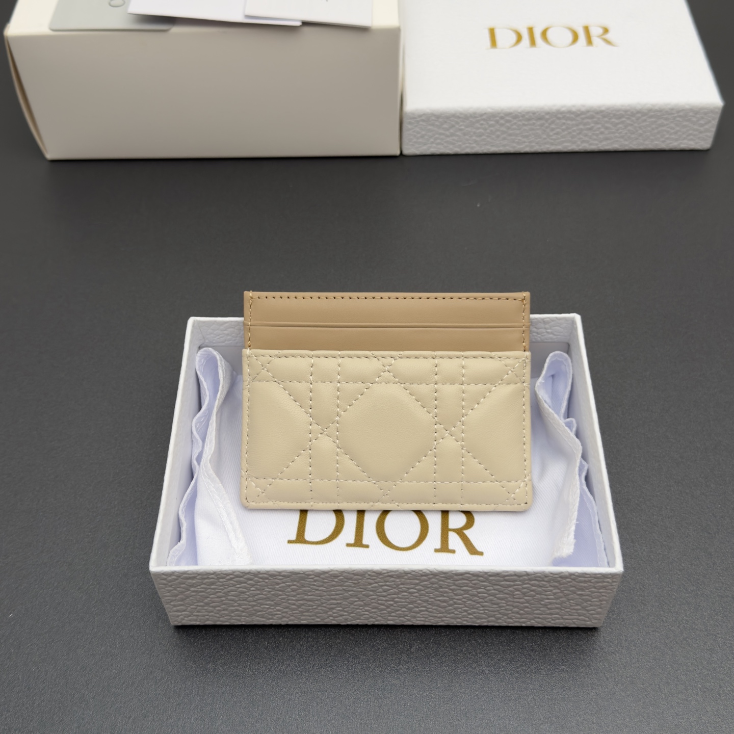 [Dior] 디올 Lady Freesia 레이디 프리지아 까나쥬 램스킨 카드 홀더 지갑