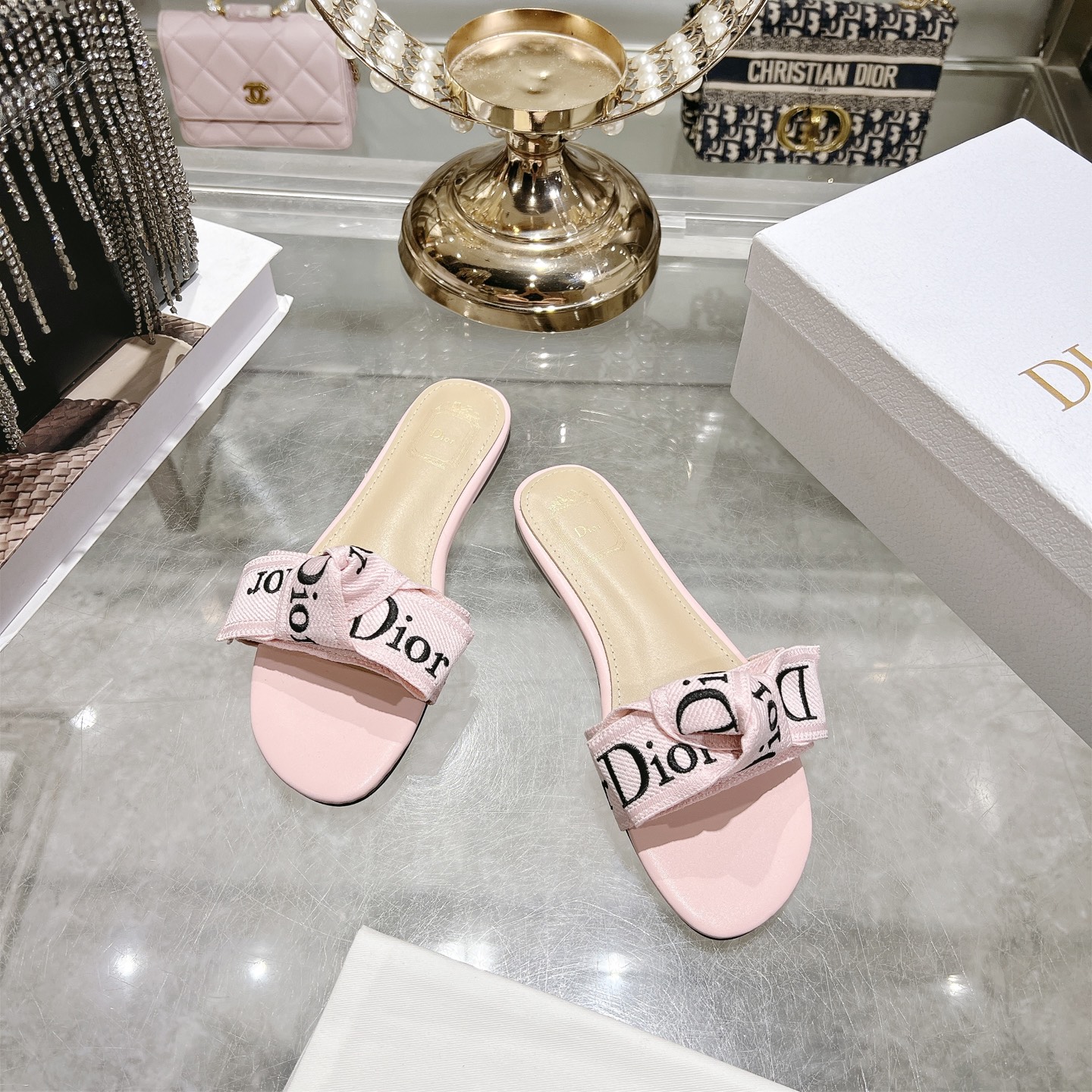 디올(DIOR) 리본 슬라이드 슬리퍼 신발