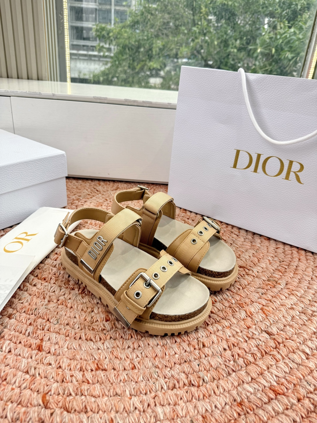 디올(DIOR) CD 버클 샌들 신발