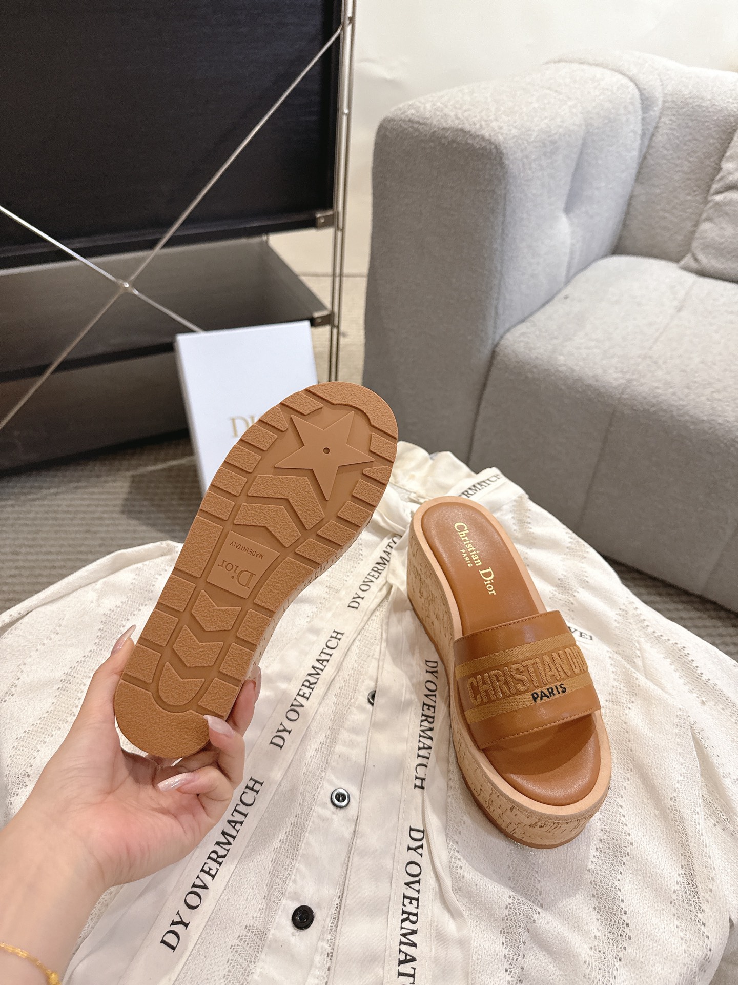 디올(DIOR) 로고 자수 플랫폼 웨지 슬리퍼 신발