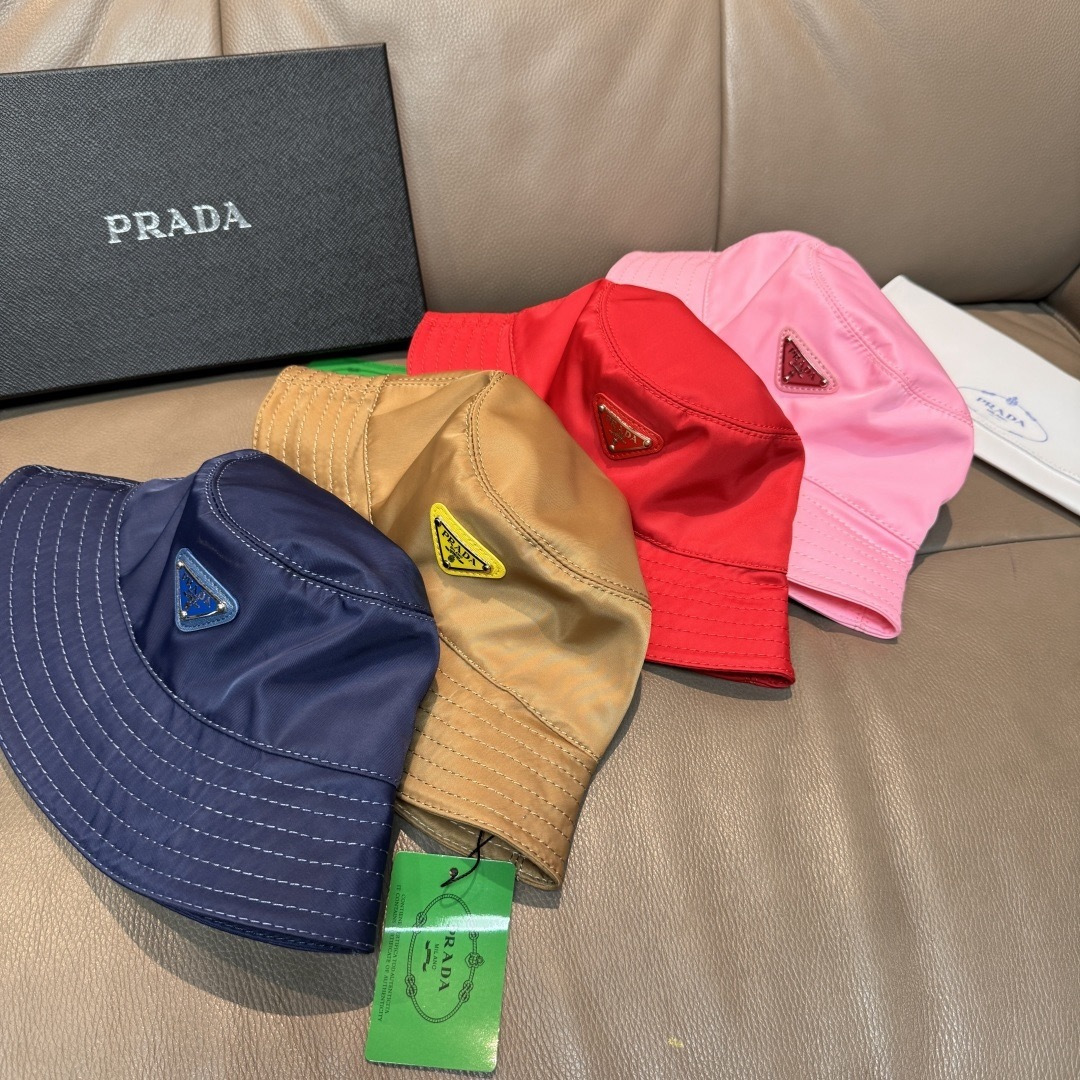 프라다(PRADA) 삼각 로고 옥스포드 버킷햇 모자