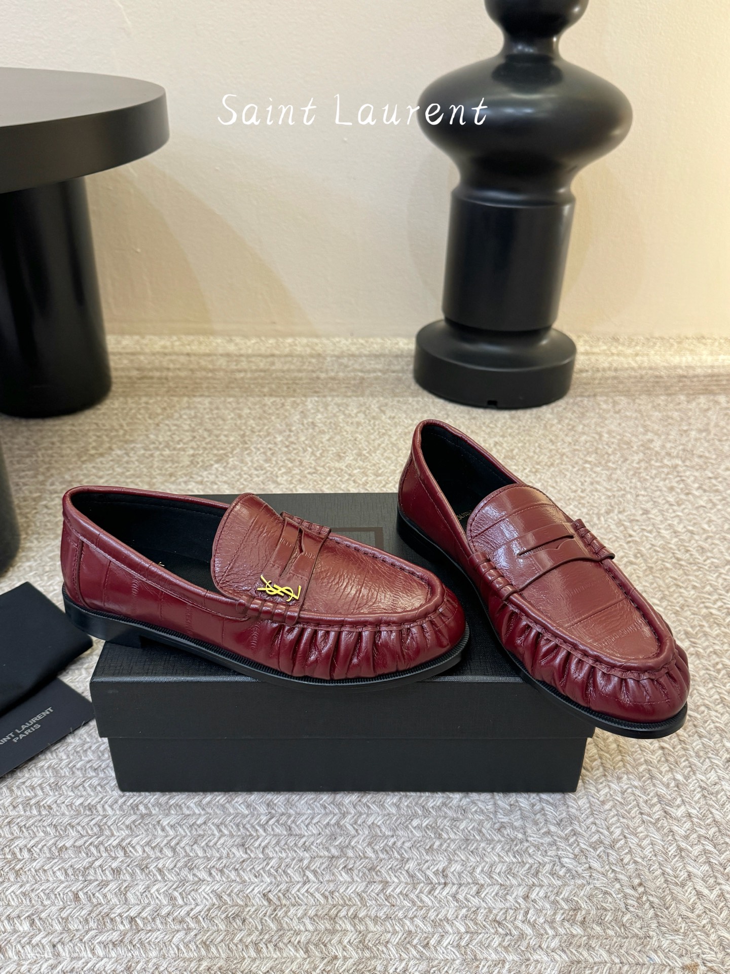 생로랑(SAINT LAURENT) 카프 레더 페니 로퍼 신발