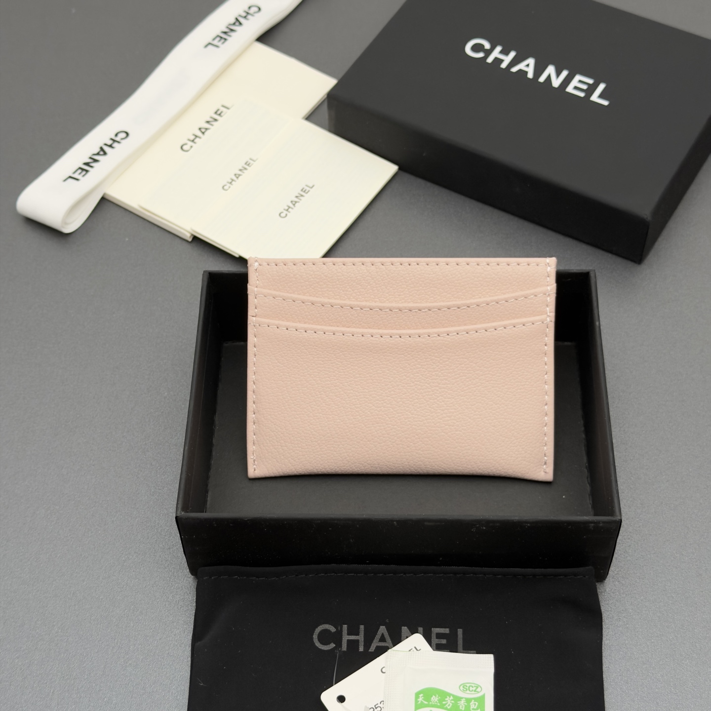 [Chanel] 샤넬 메탈 로고 레더 카드 지갑