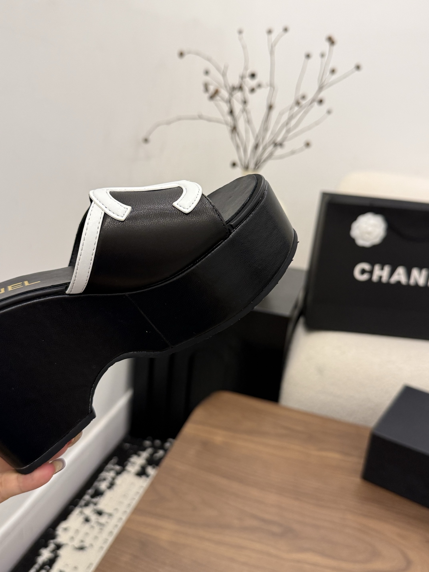 샤넬(CHANEL) 로고 플랫폼 웨지 슬리퍼 신발