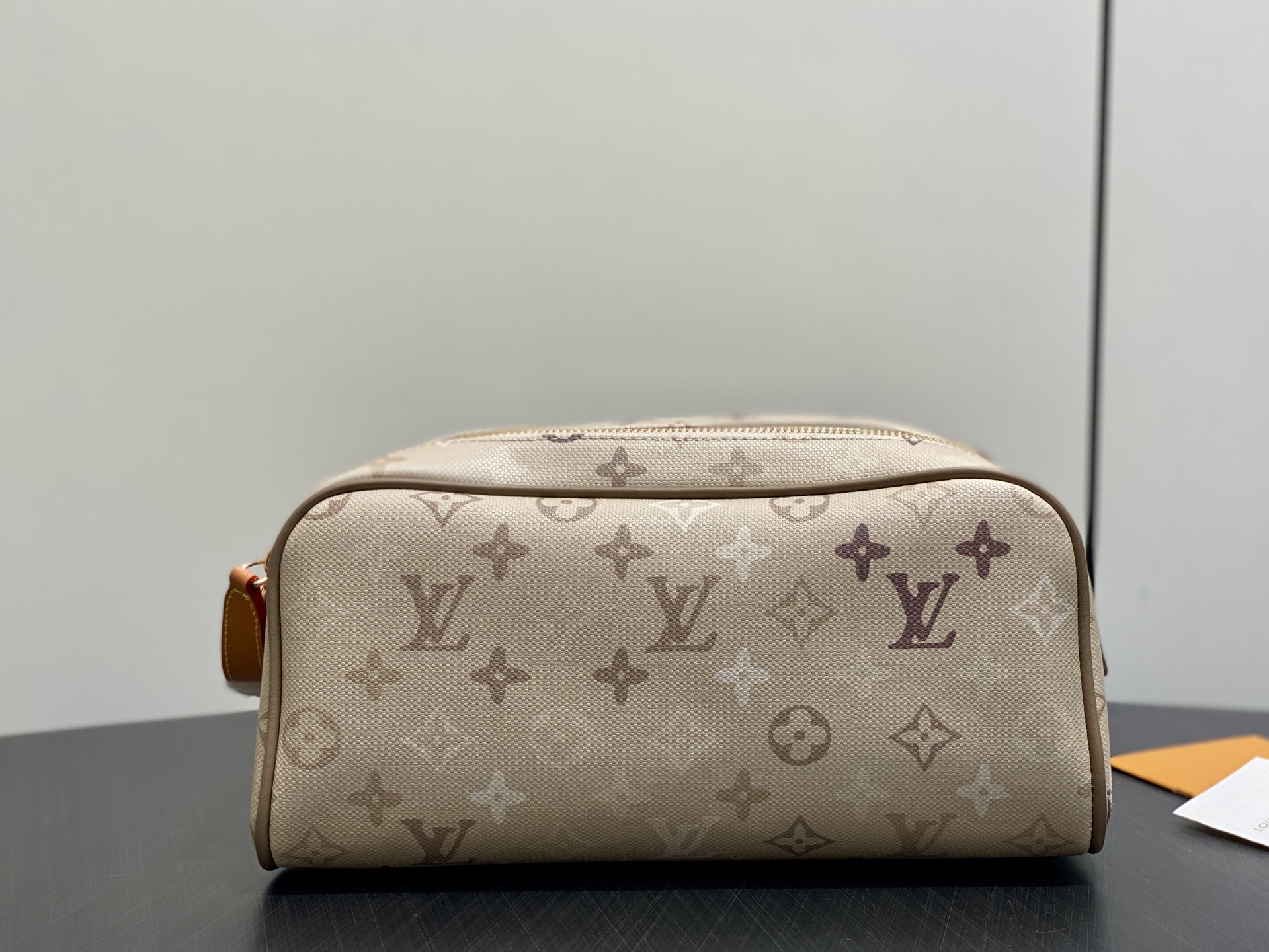 [Louis Vuitton] LV 루이비통 모노그램 플러스 돕 키트 트래블 파우치 백 가방