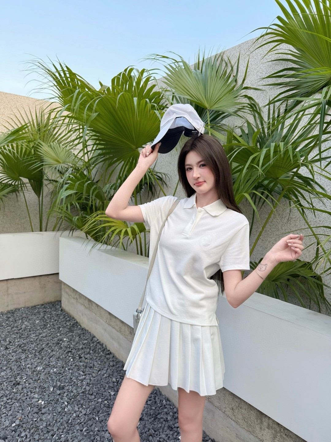 디올(DIOR) 메달리온 로고 자수 반팔 폴로 티셔츠 상의 의류