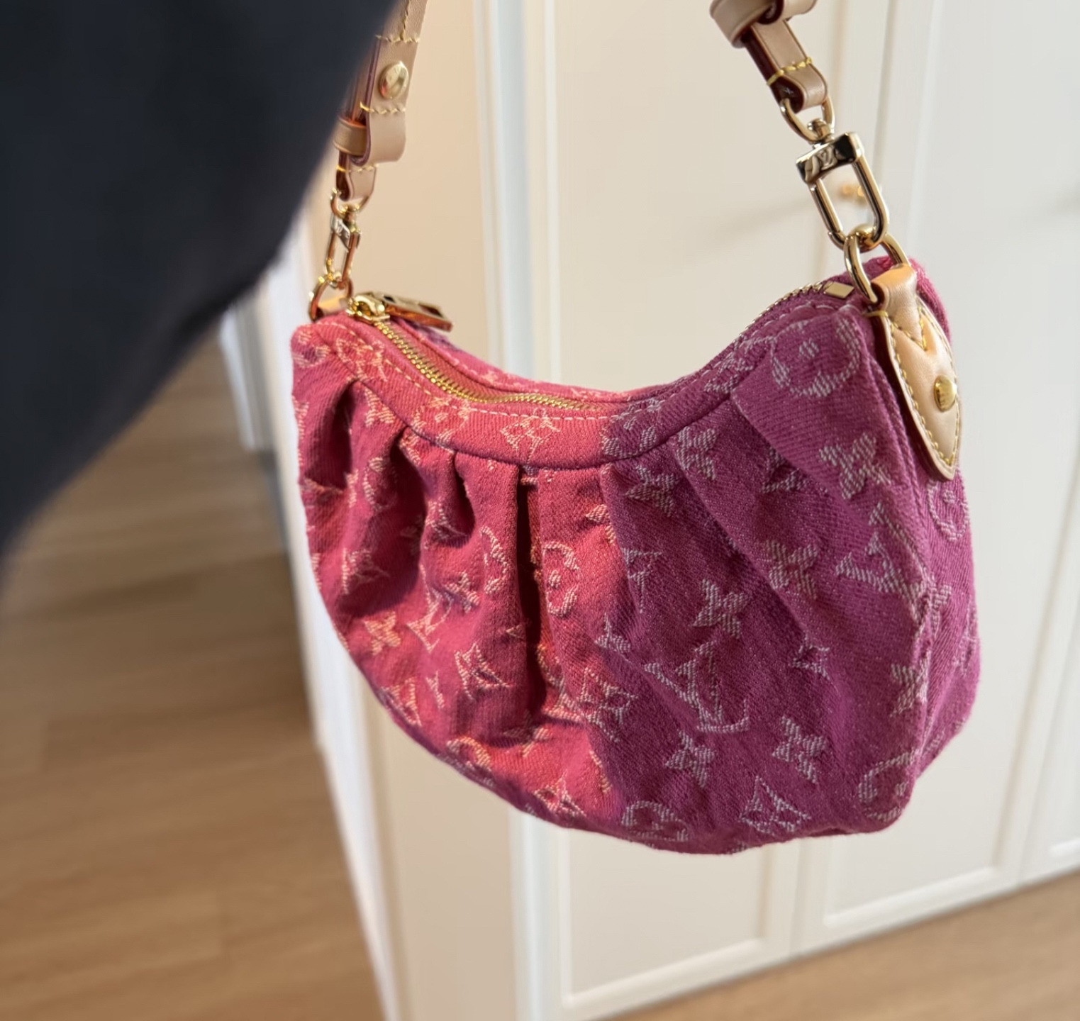 [Louis Vuitton] LV 루이비통 모노그램 데님 포쉐트 밸리 (로즈 핑크) 가방