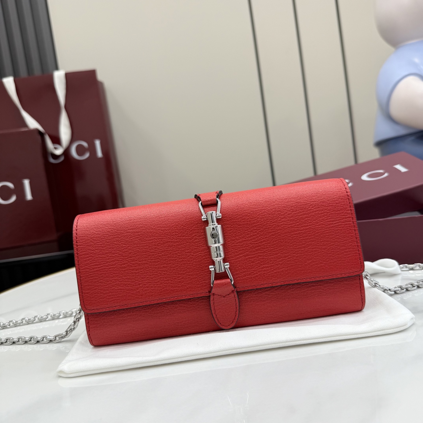 [Gucci] 구찌 26SS Jackie 재키 1961 레더 체인 월렛 (WOC - 브라이트 레드) 지갑