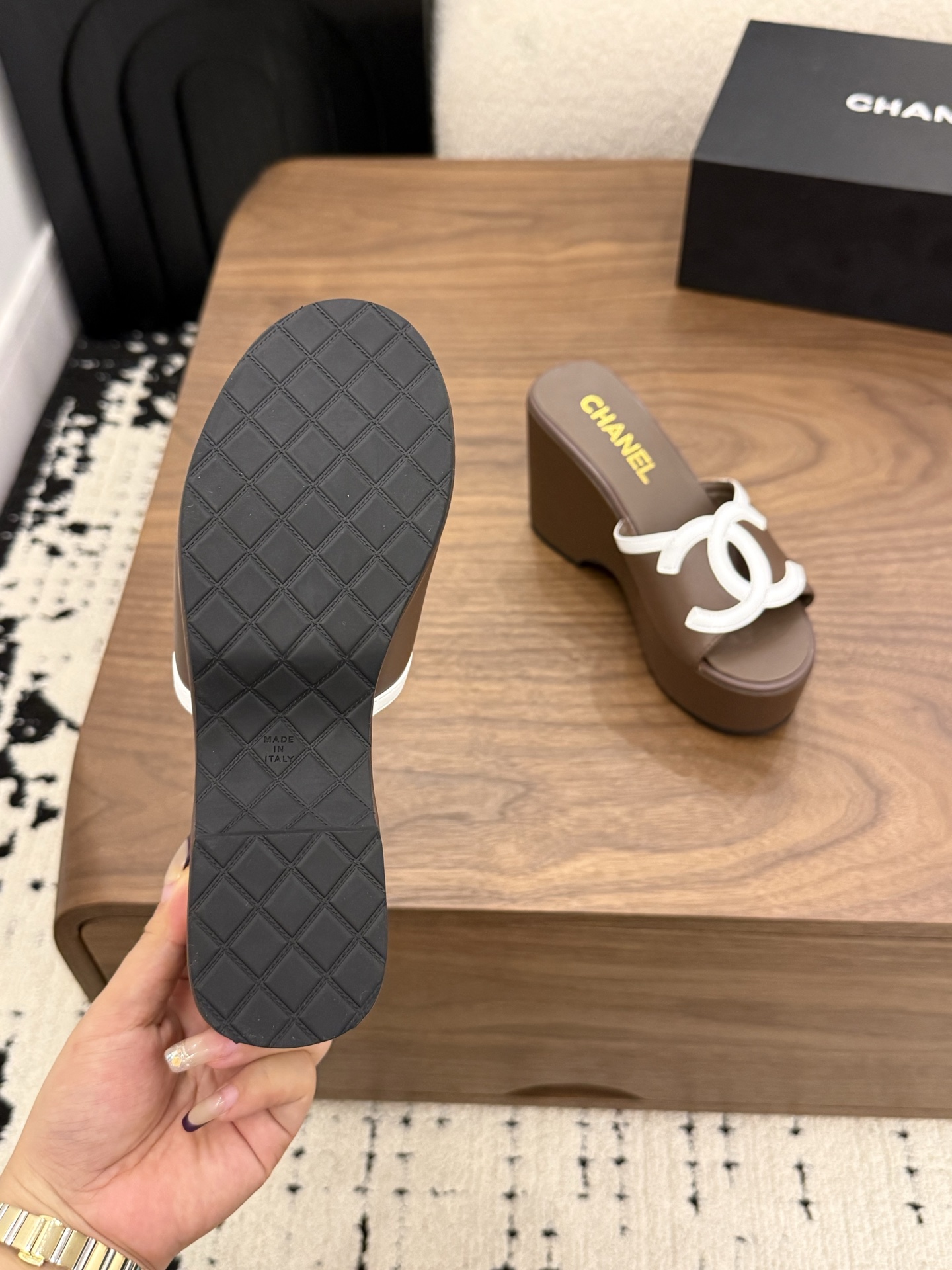 샤넬(CHANEL) 로고 플랫폼 웨지 슬리퍼 신발